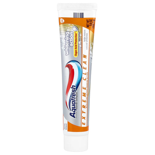 Aquafresh Extreme Clean Fluoride Toothpaste, Whitening Action, Mint Blast, 5.6 oz - Image 1